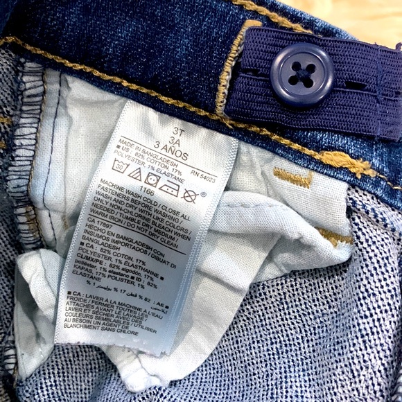 Carter’s Long Sleeve Shirt with Stripes in Maroon/Gray with Old Navy Jeans in 3T - Picture 9 of 9